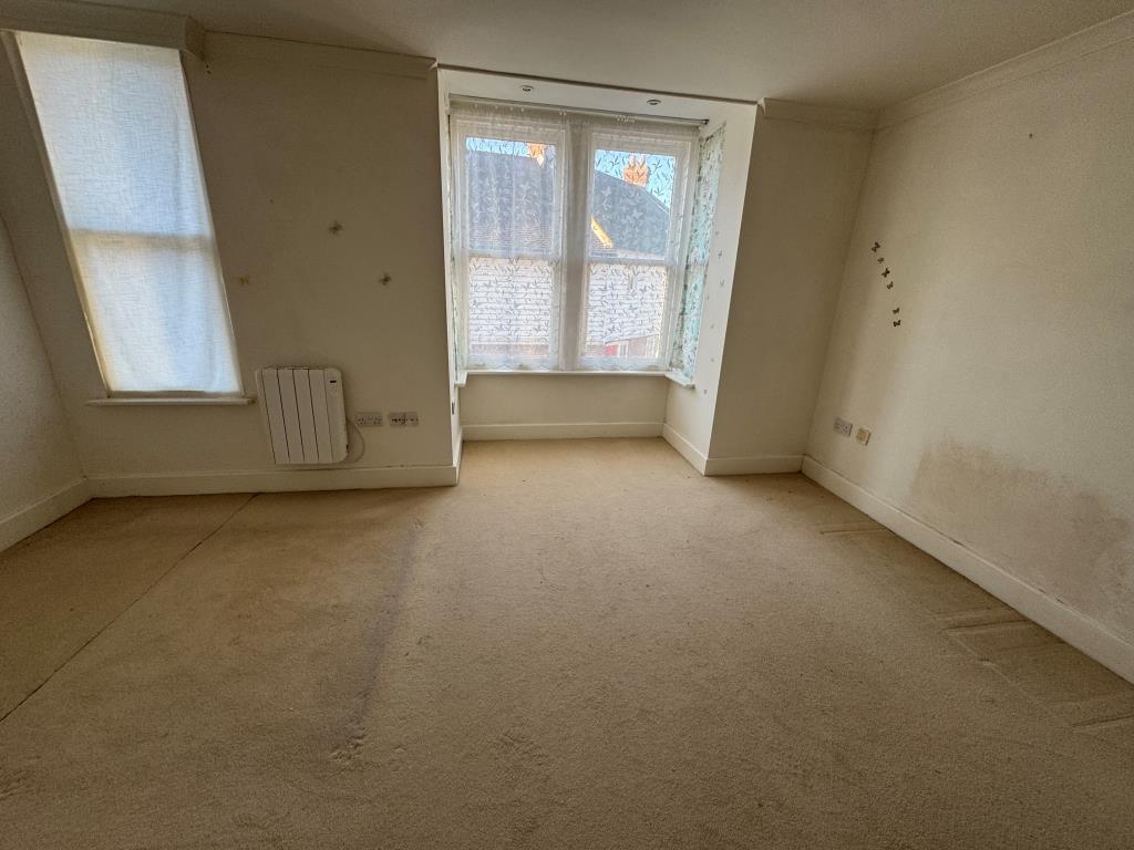 Lot: 97 - FREEHOLD BLOCK OF FIVE ONE-BEDROOM APARTMENTS - Flat 4 bedroom